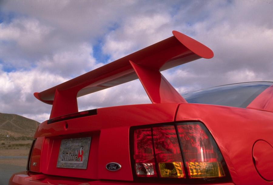  Ford Mustang SVT Cobra R 2000 года  (фото 18 из 128)